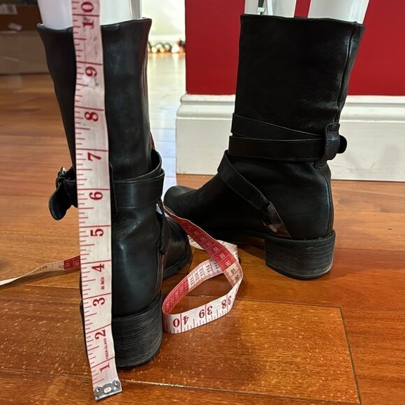 Stuart Weitzman soft Leather Round Toe Buckle Moto Boots Women's size 7.5 - Picture 13 of 13